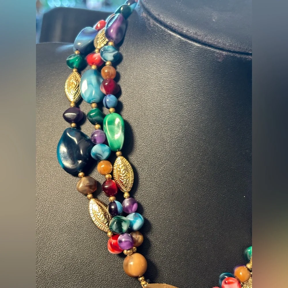 VINTAGE Genuine Lucite Statement Necklace • Gold Leaf Drop • Colorful Boho Luxe - Picture 13 of 16